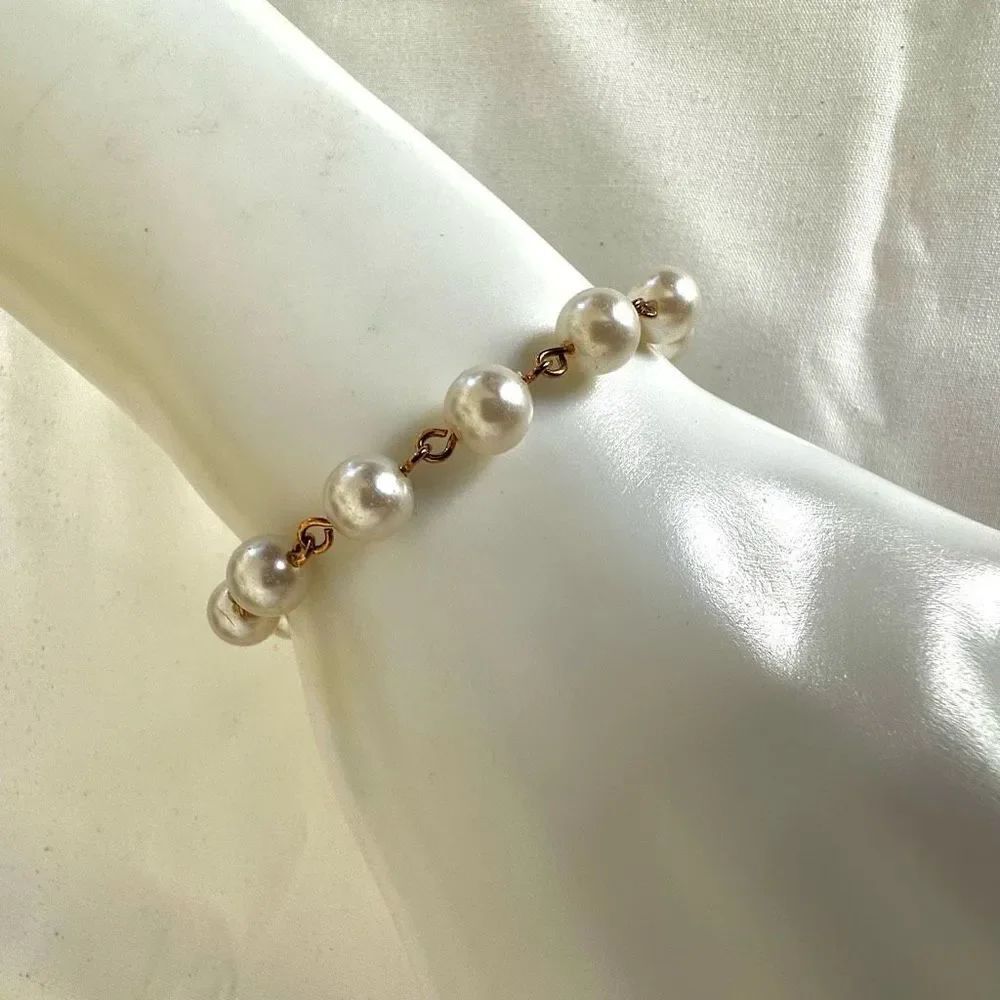 Gold tone faux pearl bracelet